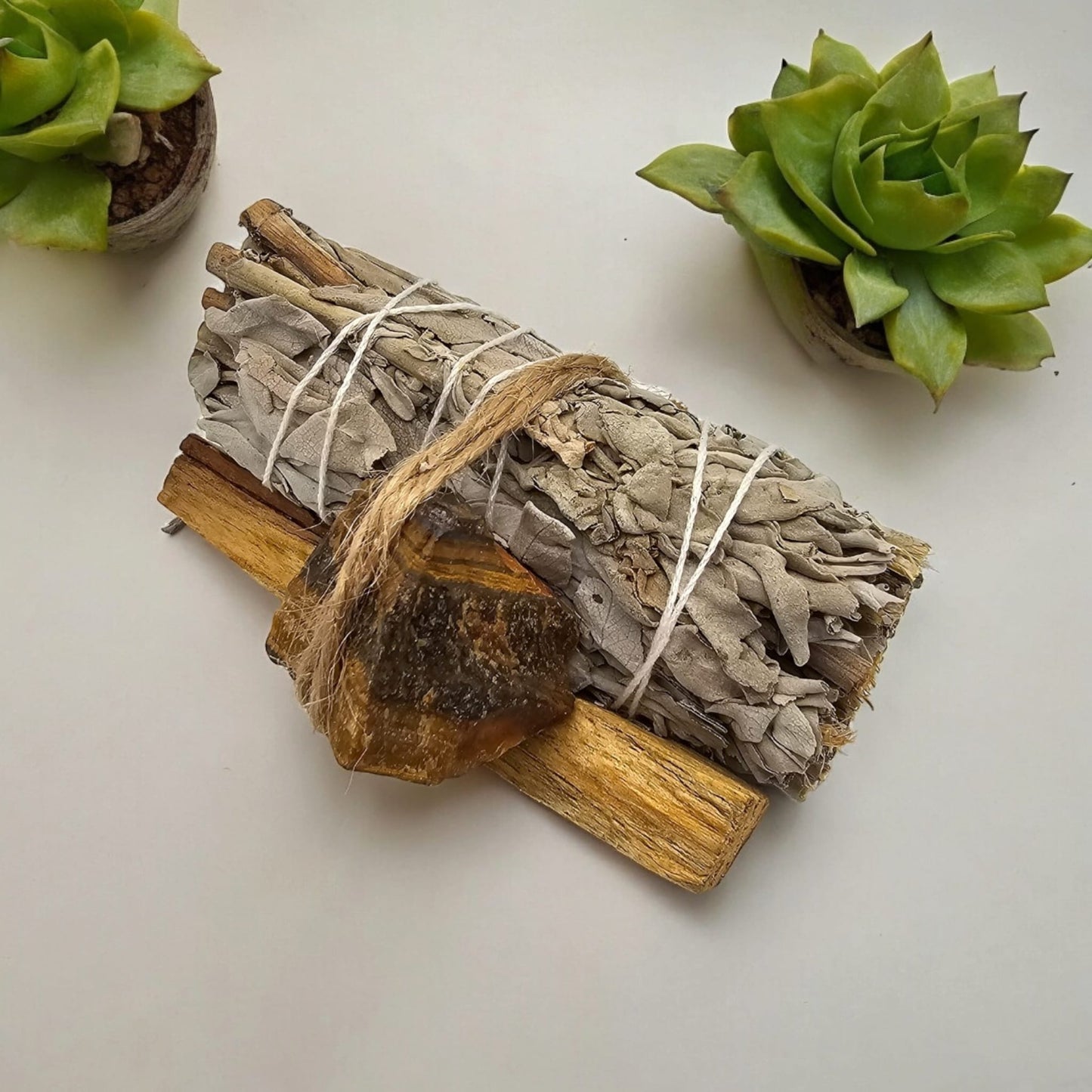 Salvia Blanca, Palito de Palo Santo y Piedra Cristal Natural